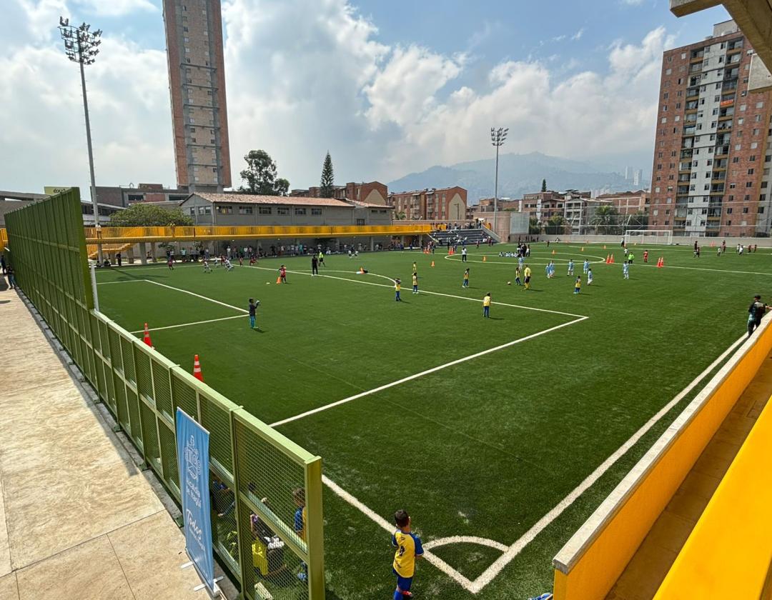 Cancha sintética del Complejo Deportivo UVA Intermunicipal