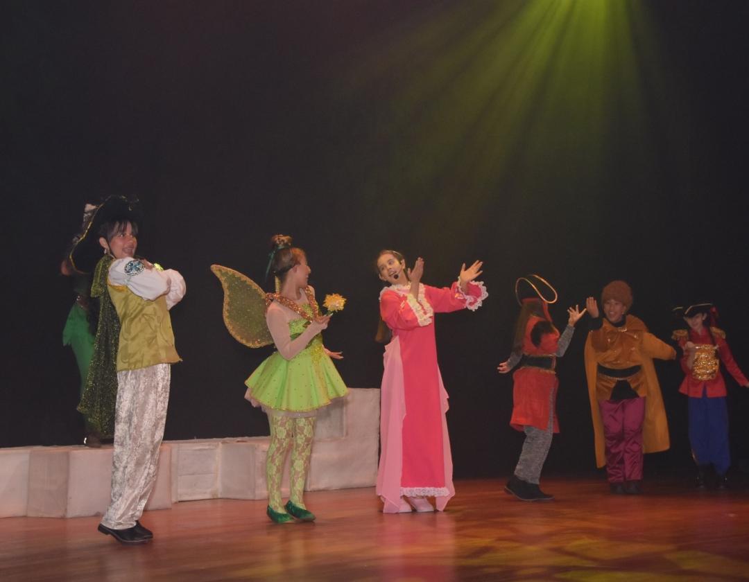 Presentación artística en el Teatro Caribe