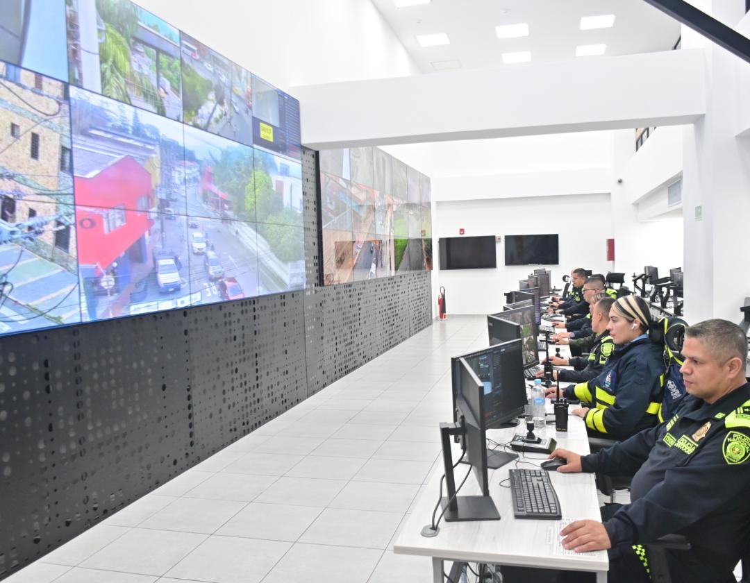 Cámaras de seguridad y la policía monitoreando la ciudad de Itagüí
