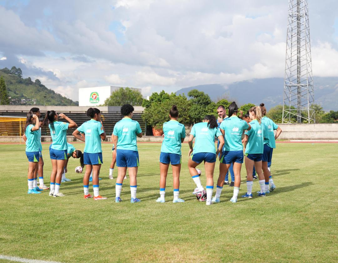 La selección brasileña de fútbol femenino sub-20 en el estadio Ditaires