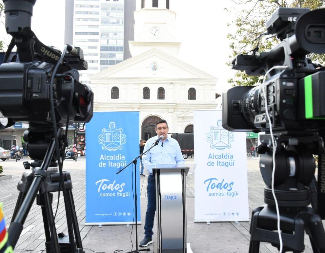 Alcalde de Itagüí, Diego Torres, en rueda de prensa 