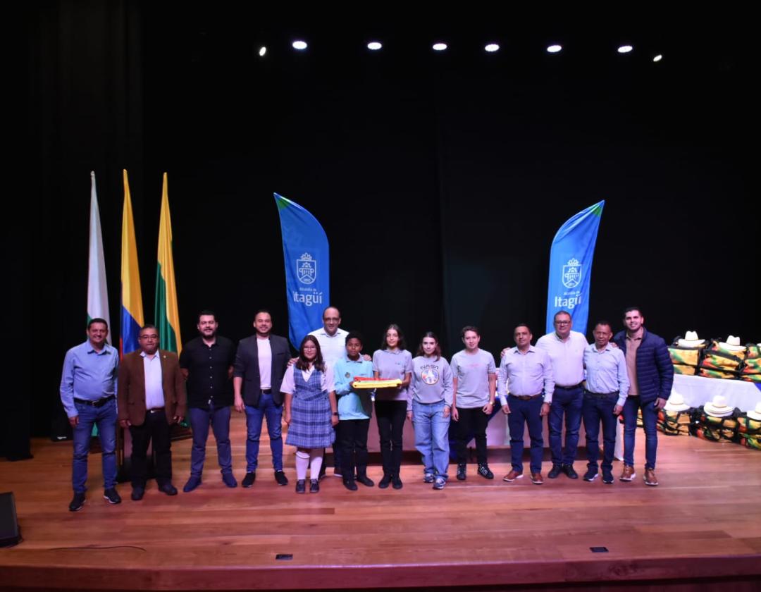 Acto protocolario de entrega de bandera a la Banda Sinfónica Ciudad de Itagüí rumbo al intercambio cultural por España