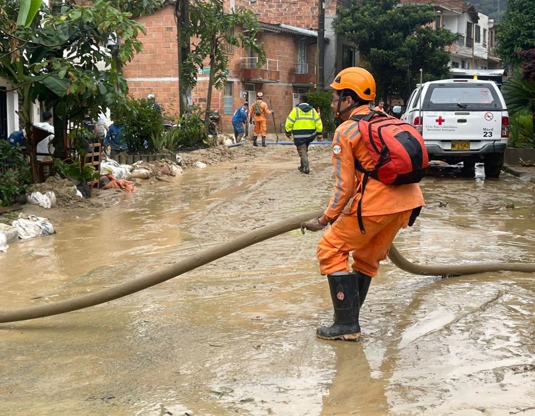 Por emergencia con una tubería, Itagüí instala PMU con Consejo de Gestión del Riesgo en sector de Villalía