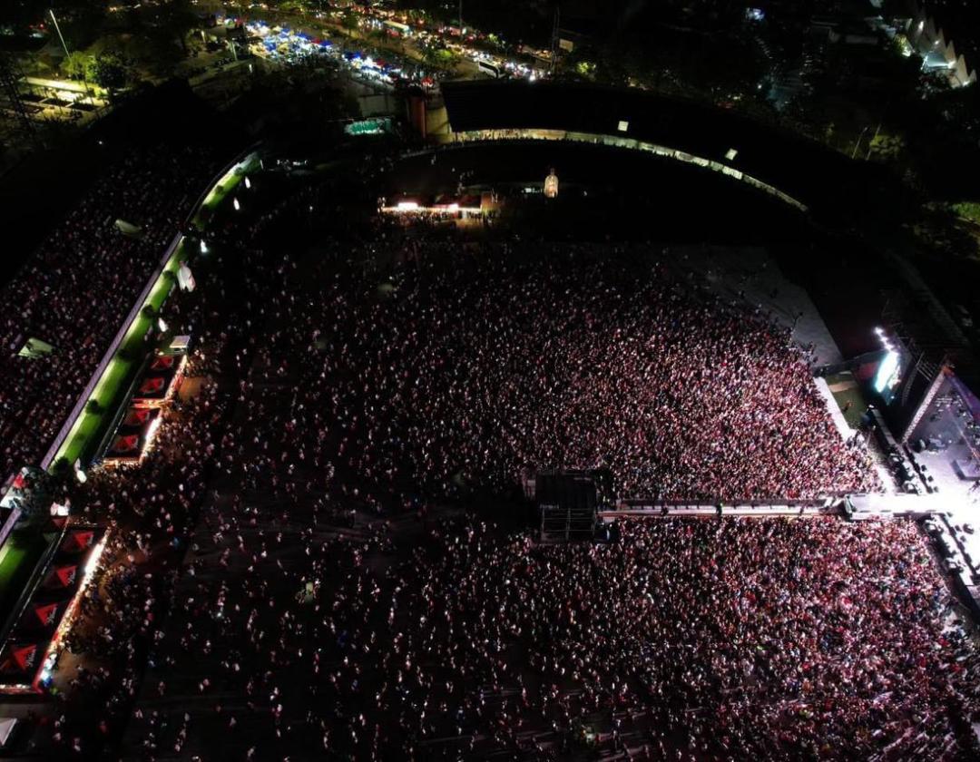 Estadio Ditaires lleno en las fiestas