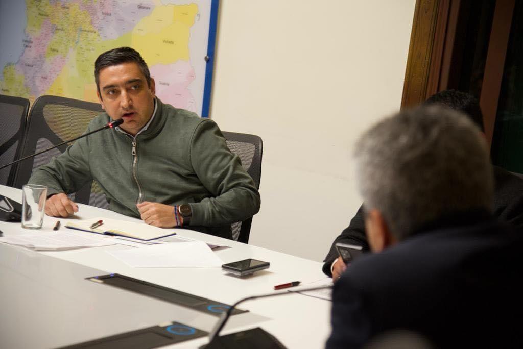 Alcalde Diego Torres hablando en la Junta Nacional de Bomberos