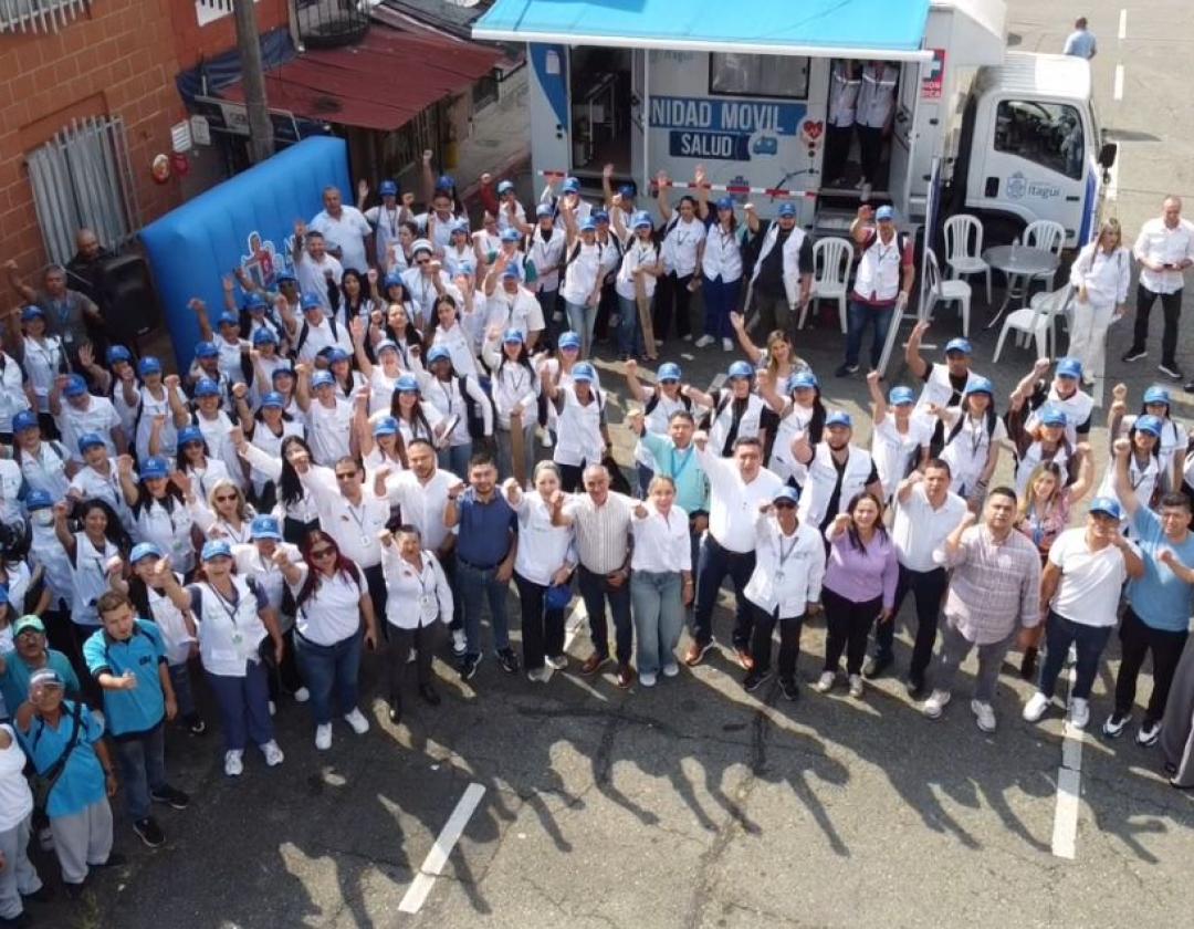 Salud para Todos, grupo de profesionales entre médicos, enfermeras, auxiliares de enfermería, auxiliares de salud oral, gestores comunitarios, psicólogos, nutricionistas y trabajadores sociales.