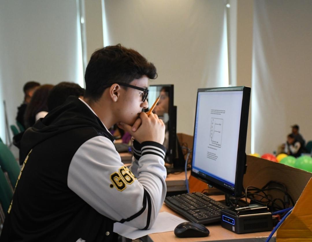Estudiante de Itagüí en las pruebas