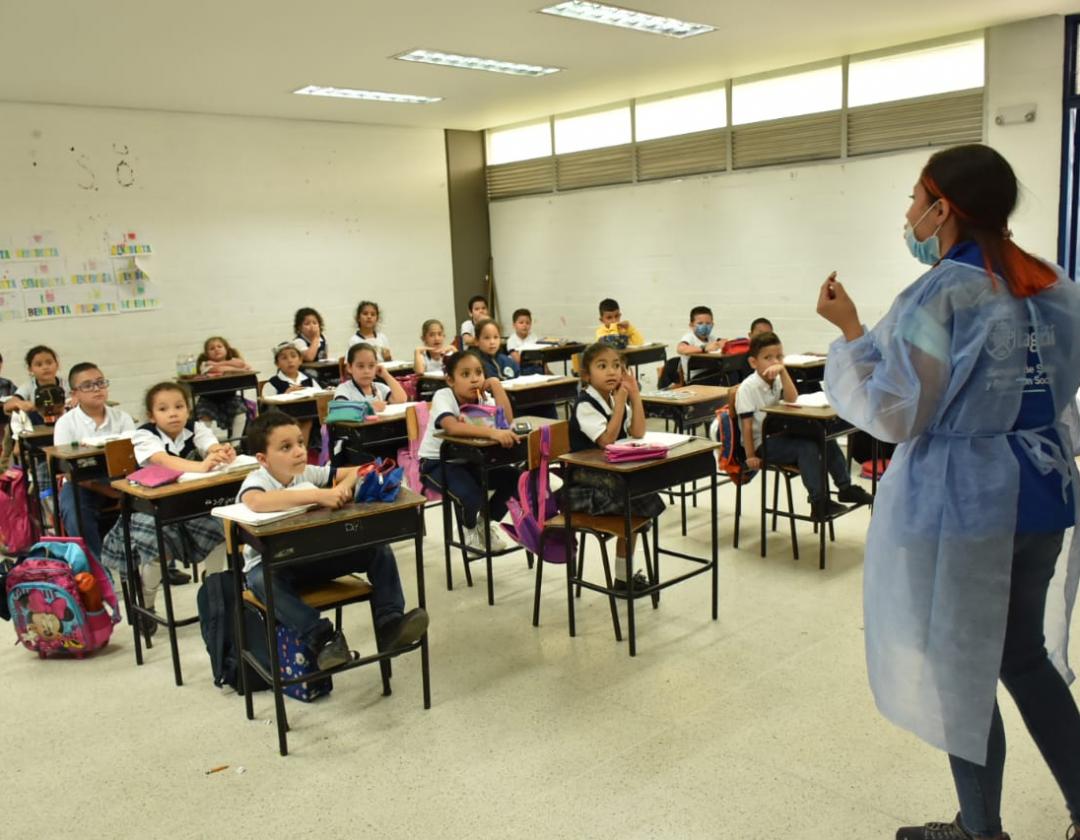 Jornada de desparasitación en instituciones de la ciudad