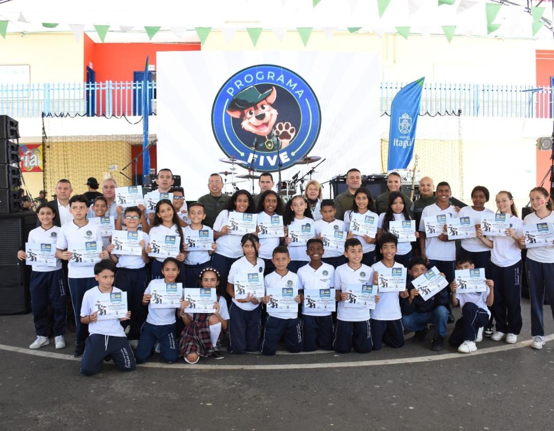 Foto grupal del lanzamiento de la campaña