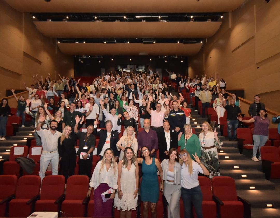 Participantes del evento en el auditorio del Centro Cultural Caribe