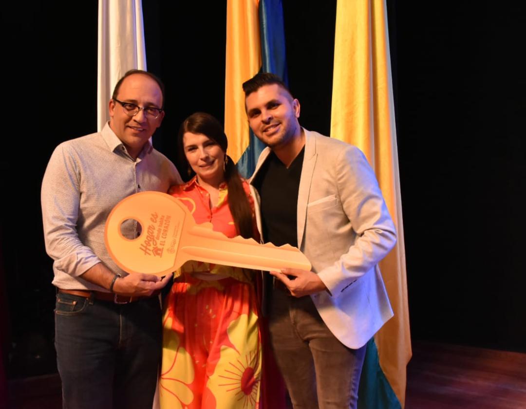 Entrega simbólica del subsidio familiar de vivienda