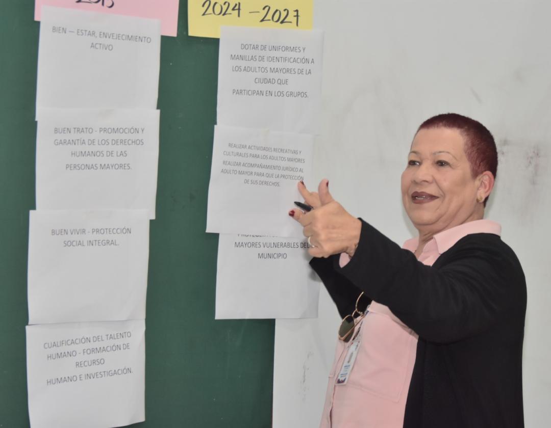 Ciudadana participando de la construcción del plan de desarrollo