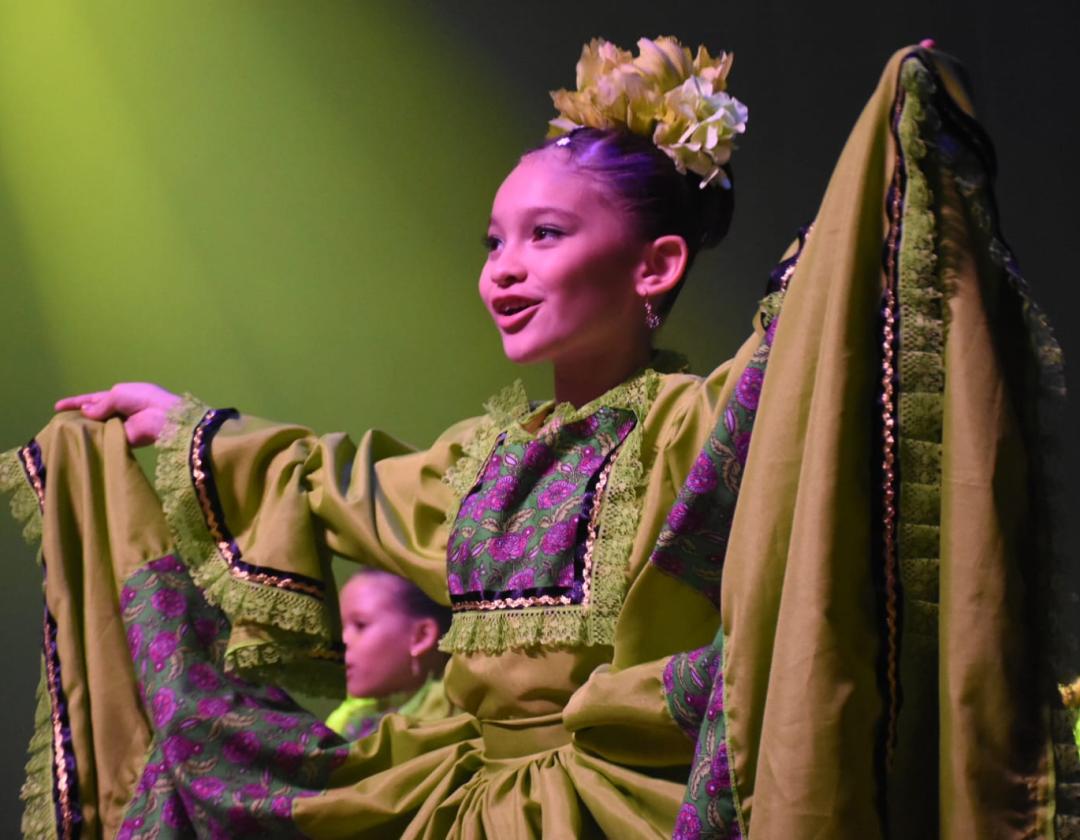 Niña del Ballet Folcórico de Itagüí